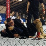A Cage Grappling-ben nem lehet ‘páston’ kívülre kerülni