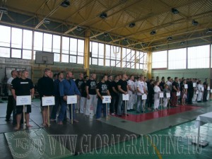 A résztvevő csapatok a megnyitó ünnepségen