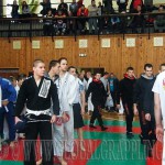 Bevonulnak a csapatok a megnyitó ünnepségen