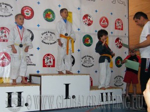 Gi Grappling Gyermek Fiú 25 kg. kategória dobogója