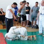 Gyerekek küzdelme - a háttérben a falnak támaszkodik Soltész László friss MMA Világbajnok