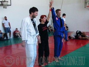 Rákóczi Tamás győz Marozsi Imre ellen, bíró Balogh Andrea