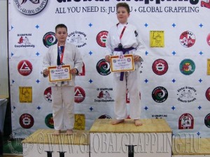 A Gi Grappling Gyermek 2 55 kg dobogója