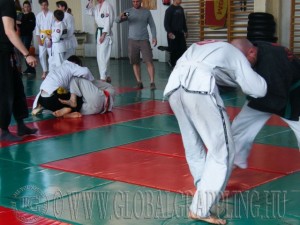 Folyamatosan mentek a küzdelmek négy páston