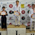 A Gi Grappling Gyermek 2 Fiú 35 kg dobogója