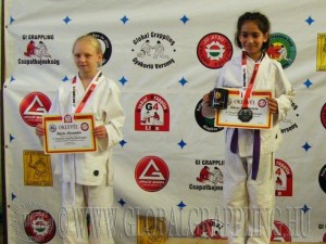 A Gi Grappling Gyermek 1 Leány 30 kg dobogója