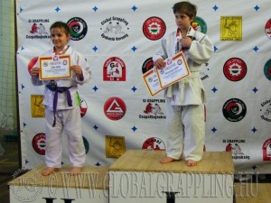 A Gi Grappling Gyermek 1 Leány 35+ kg dobogója