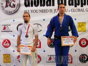 A Combat Grappling Felnőtt Férfi 65 kg dobogója