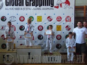 Gi Grappling Manó Fiú 24 kg. dobogója