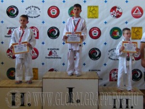 Gi Grappling Gyermek 1 Fiú 25 kg. dobogója