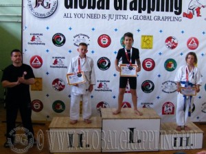 Gi Grappling Gyermek 2 Fiú 40 kg. dobogója