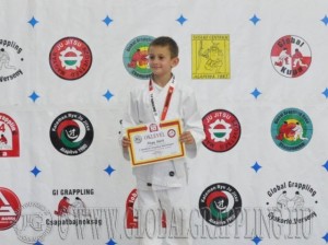 Gi Grappling Gyermek 1 Fiú 25 kg. dobogója