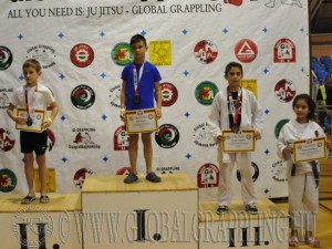A Gi Grappling Gyermek 1 Fiú 28 kg. kategória dobogója