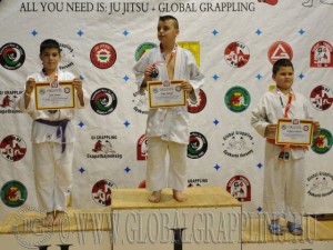 A Gi Grappling Gyermek 2 Fiú 48 kg. kategória dobogója