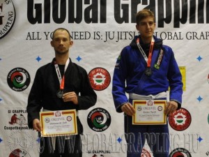 A Gi Grappling Kezdő Felnőtt Férfi 65 kg. kategória dobogója