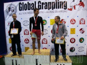 A Gi Grappling Kezdő Felnőtt Férfi 65 kg. kategória dobogója