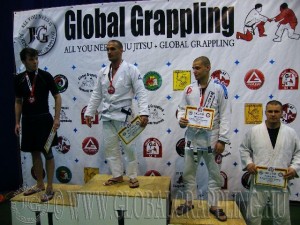 A Gi Grappling Kezdő Felnőtt Férfi 75 kg. kategória dobogója