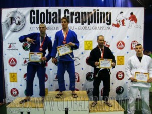 A Gi Grappling Kezdő Felnőtt Férfi 85 kg. kategória dobogója