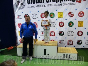 A Gi Grappling Gyermek 1 Leány 32 kg. kategória dobogója