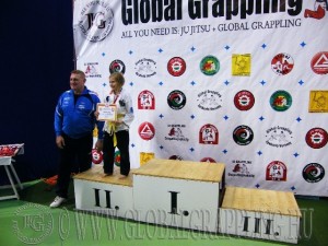 A Gi Grappling Gyermek 1 Leány 32 kg. kategória dobogója