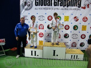 A Gi Grappling Gyermek 1 Fiú 40 kg. kategória dobogója
