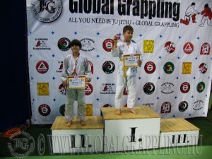 A Gi Grappling Gyermek 2 Fiú 48 kg. kategória dobogója