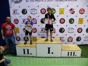A NoGi Grappling Manó Fiú 30 kg. kategória dobogója