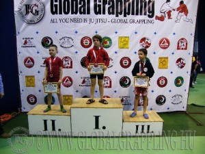 A NoGi Grappling Gyermek 1 Fiú 32 kg. kategória dobogója