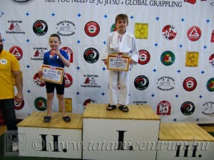 A Gi Grappling Manó Fiú 30 kg kategória dobogója