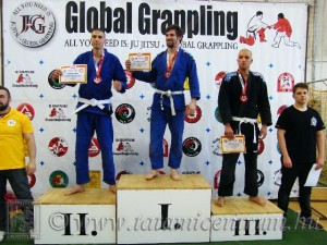 A Gi Grappling Kezdő Felnőtt Férfi 85 kg kategória dobogója