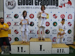 A Gi Grappling Gyermek 2 Leány 48+ kg kategória dobogója