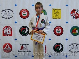 A Gi Grappling Gyermek 1 Leány 40 kg kategória dobogója