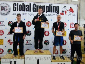 A Gi Grappling Kezdő Felnőtt Férfi 80 kg kategória dobogója