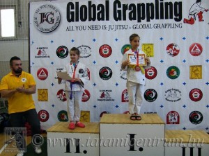 A Gi Grappling Gyermek 2 Leány 36 kg kategória dobogója