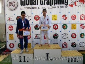 A Gi Grappling Gyermek 2 Fiú 48 kg kategória dobogója
