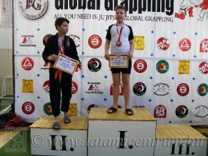 A Gi Grappling Gyermek 2 Fiú 60 kg kategória dobogója