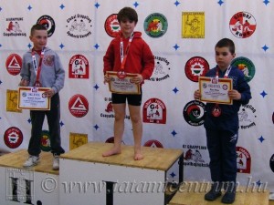 A NoGi Grappling Gyermek 1 Fiú 32 kg kategória dobogója