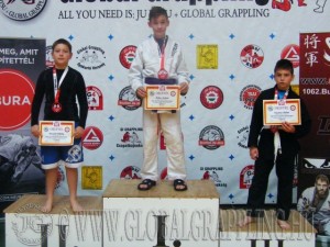 A Gi Grappling Ifjúsági 1 Fiú 50 kg kategória dobogója