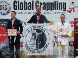 A Gi Grappling Kezdő Férfi 75 kg kategória dobogója