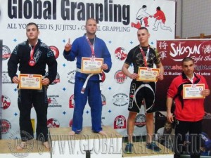 A Gi Grappling Kezdő Férfi 80 kg kategória dobogója