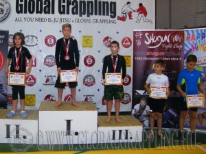 A NoGi Grappling Gyermek 2 Fiú 44 kg kategória dobogója