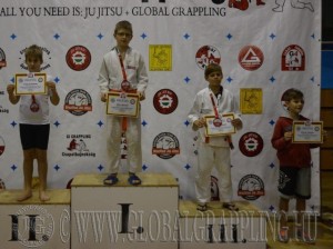A Gi Grappling Gyermek 2 Fiú 40 kg kategória dobogója