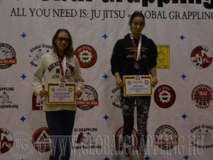 A NoGi Grappling Ifjúsági 2 Leány 50 kg kategória dobogója