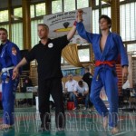 Kovács Gábor eredményt hirdet a Gi Junior Fiú kategóriában