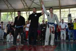 Szűcs Kristóf győztest hirdet a Gi Grappling mérkőzésen