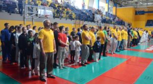 Sorakozó az első nap megnyitó ünnepségén