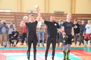Vancsik Nándor eredményt hirdet Kesztyűs Küzdelemben