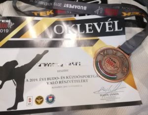 A Gála oklevele és érme