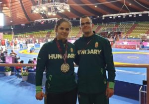 Puskás Boglárka és Skáfár Bence a bronzéremmel