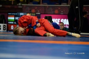 Vörös Seron akcióban, segítője Skáfár Bence